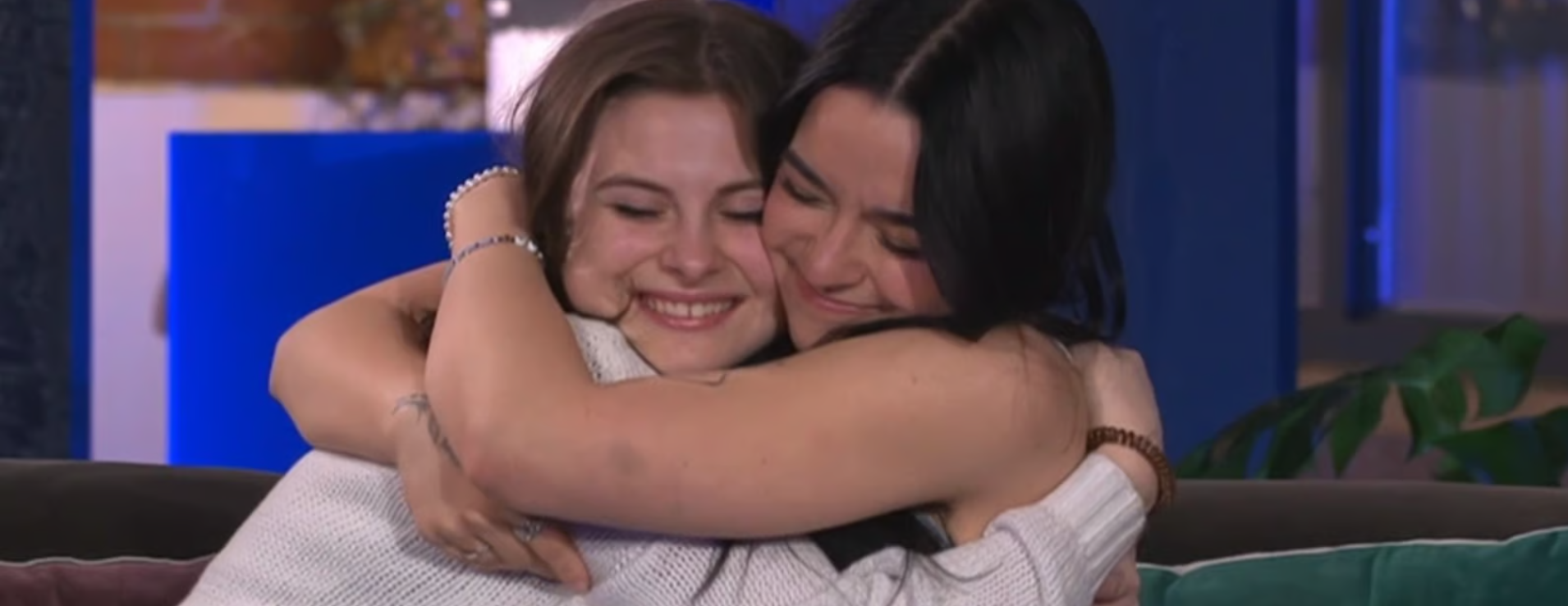 Jean-Philippe Dion met fin aux rumeurs entourant Mia et Katrine avant la finale de Star Académie 2 Jean-Philippe Dion met fin aux rumeurs entourant Mia et Katrine avant la finale de Star Académie Capture decran 2025 04 05 114904 Jean-Philippe Dion met fin aux rumeurs entourant Mia et Katrine avant la finale de Star Académie