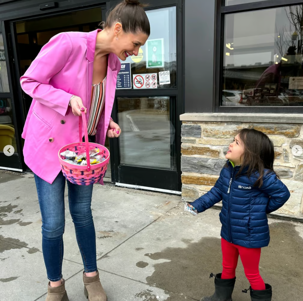Capture decran 2025 04 22 091327 Des Québécois séduits par le style printanier de Geneviève Guilbault à Pâques