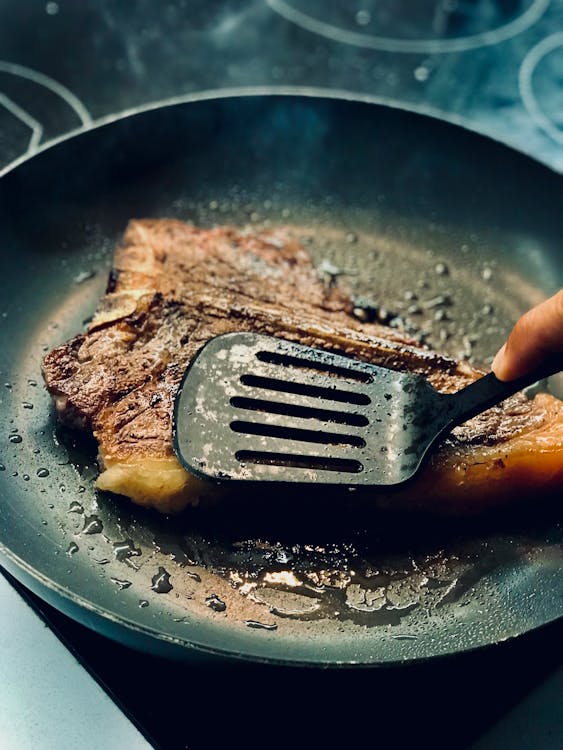 poeleviande Quel est le meilleur matériau pour une poêle de cuisson ?