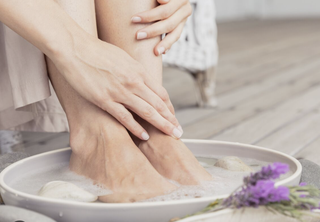 Capture decran le 2025 05 20 a 09.35.54 Des pieds qui gonflent peuvent en dire long sur ta santé…