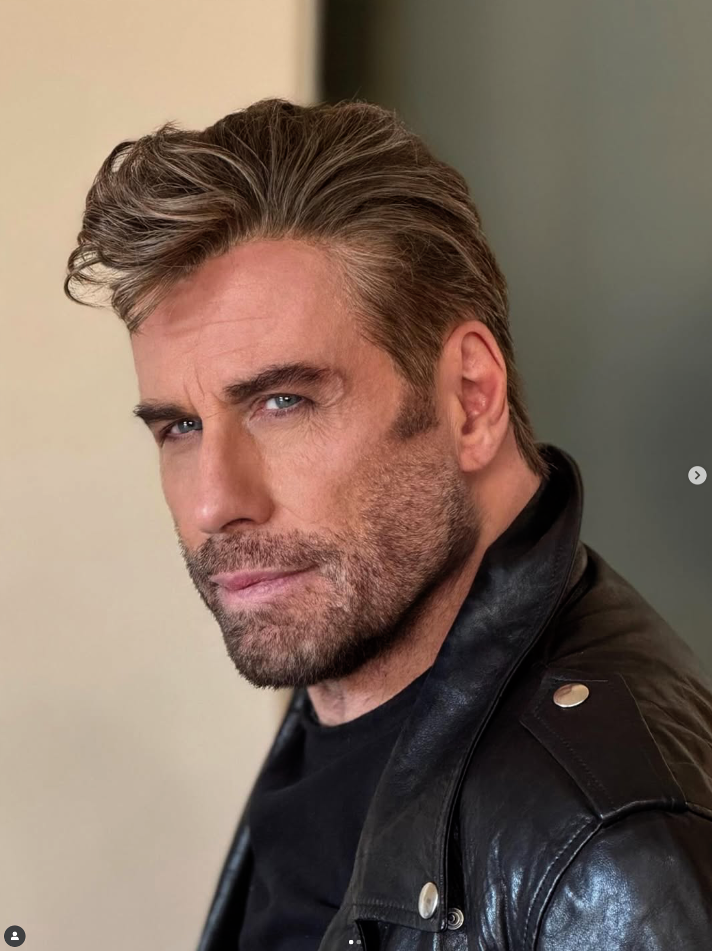 Capture decran le 2025 07 11 a 22.29.06 Cette nouvelle photo de John Travolta à 71 ans sidère le web : on dirait qu’il a 40 ans !