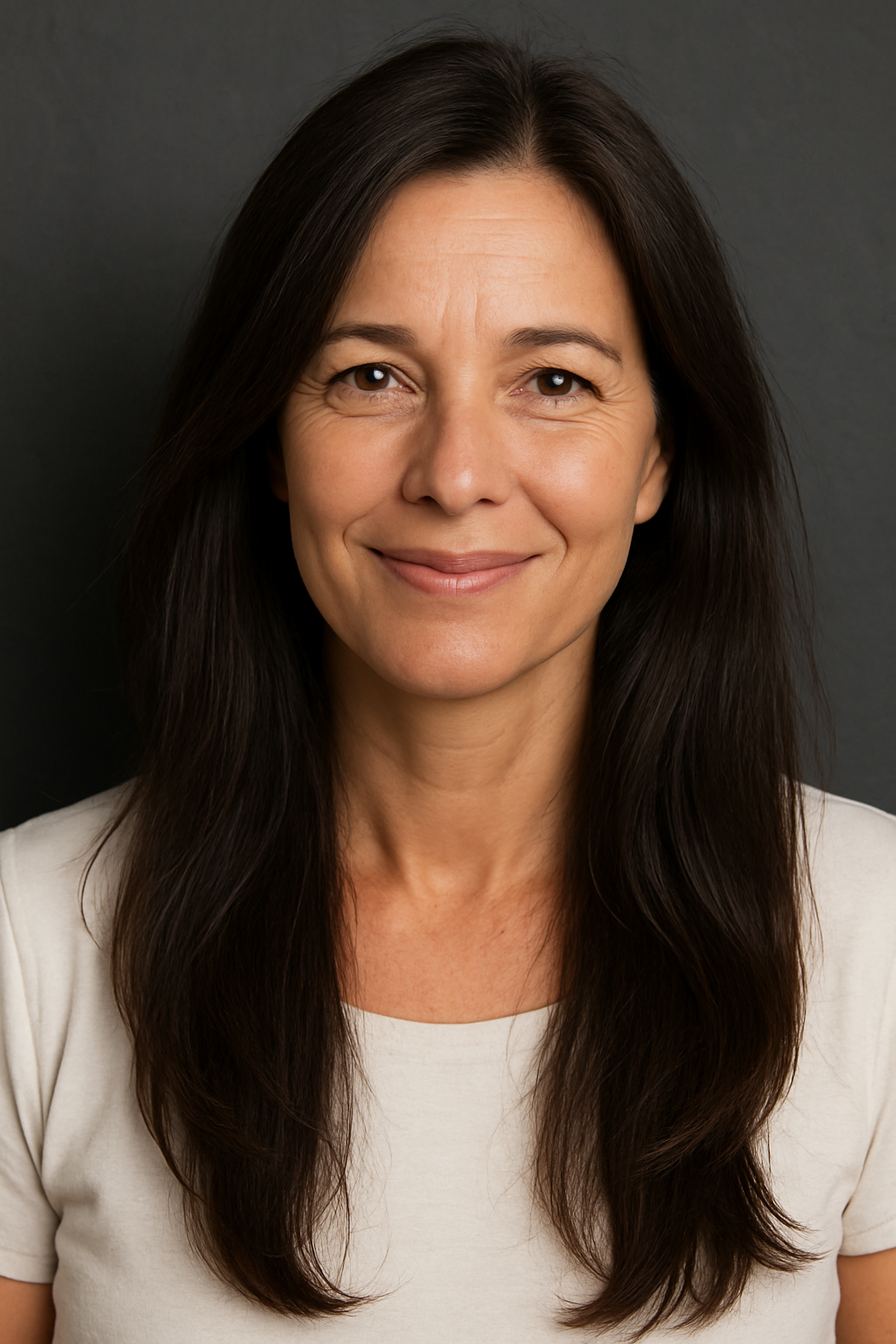 femme501 Cheveux longs après 50 ans : pourquoi tant de femmes refusent désormais la coupe courte ?