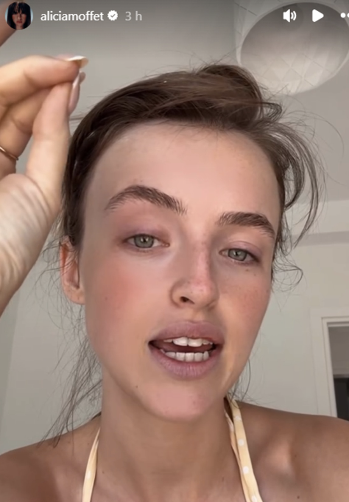 Après la première de son émission, Alicia Moffet répond sèchement à un chroniqueur connu 3 Après la première de son émission, Alicia Moffet répond sèchement à un chroniqueur connu Capture decran le 2025 09 08 a 12.14.45 Après la première de son émission, Alicia Moffet répond sèchement à un chroniqueur connu