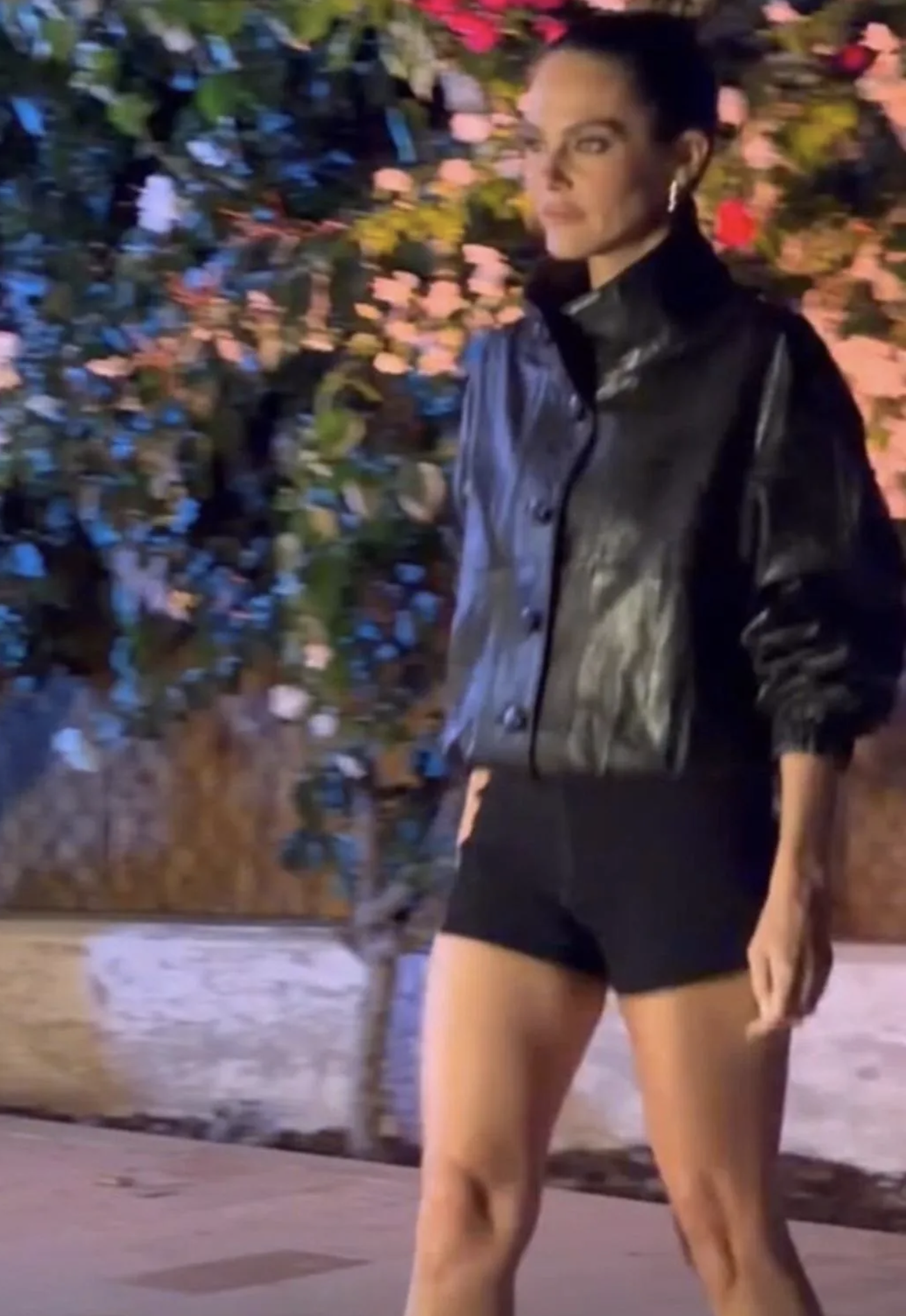 Capture decran le 2025 10 16 a 17.55.41 Maripier Morin fait tourner les têtes avec ses tenues transparentes pour son émission