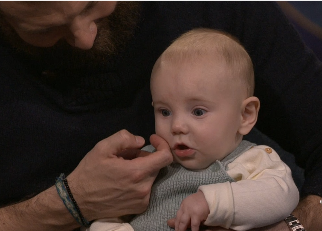 Capture decran le 2025 10 30 a 17.03.10 Mylène St-Sauveur et Ludovick Bourdages font fondre les téléspectateurs avec leur bébé sur le plateau