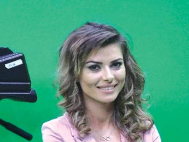 albanian newsreaders adopt new ways to boost audience 1456681965 9431 Le Moment Télé Le Plus Gênant De L’année