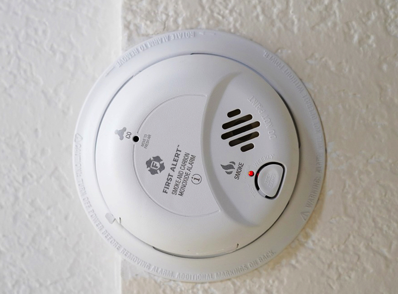 9 étapes cruciales pour préparer votre maison pour l'hiver 7 9 étapes cruciales pour préparer votre maison pour l'hiver detecteur fumee 9 étapes cruciales pour préparer votre maison pour l'hiver