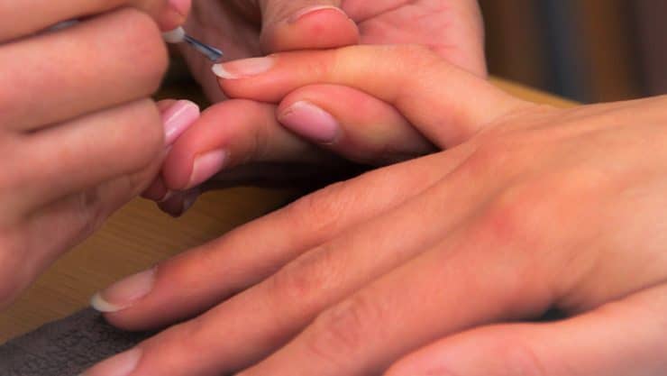 Découvrez le secret pour avoir des ongles beaux et durs : un guide complet