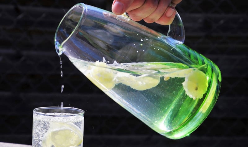 Pourquoi faut-il boire un jus de citron le matin ? 1 Pourquoi faut-il boire un jus de citron le matin ? boir de eau citron Pourquoi faut-il boire un jus de citron le matin ?