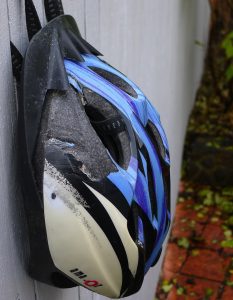 Comment savoir si un casque de vélo est encore bon ? 2 Comment savoir si un casque de vélo est encore bon ? casque velo endommager Comment savoir si un casque de vélo est encore bon ?