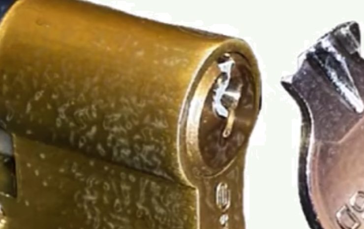 cle casse astuce Comment enlever une clé cassée dans la serrure ?