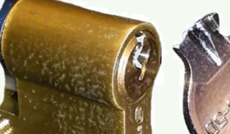 Comment enlever une clé cassée dans la serrure ? 1 Comment enlever une clé cassée dans la serrure ? cle casse astuce Comment enlever une clé cassée dans la serrure ?
