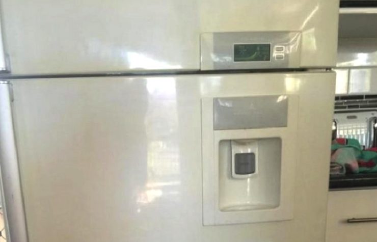 nettoyer dejaunir frigo Comment déjaunir le plastique d'un frigo ?