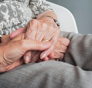 personnes agees Comment prévenir les chutes chez les personnes âgées?