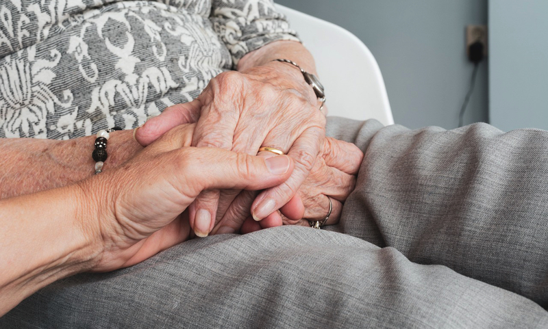 Comment prévenir les chutes chez les personnes âgées? 1 Comment prévenir les chutes chez les personnes âgées? personnes agees Comment prévenir les chutes chez les personnes âgées?