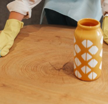 tache eau meuble Comment faire disparaître les taches d'eau sur un meuble ?
