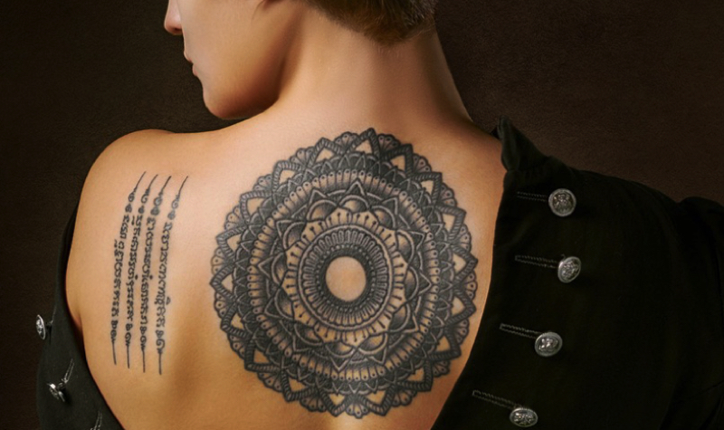 Quels sont les motifs de tatouage les plus populaires ? 1 Quels sont les motifs de tatouage les plus populaires ? tatouage soleil Quels sont les motifs de tatouage les plus populaires ?