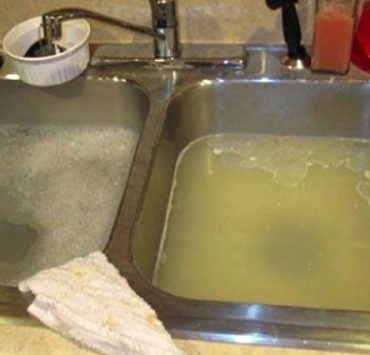 Quel est le meilleur produit pour déboucher les tuyaux ? 3 Quel est le meilleur produit pour déboucher les tuyaux ? astuce debloquer tuyau cuisine Quel est le meilleur produit pour déboucher les tuyaux ?