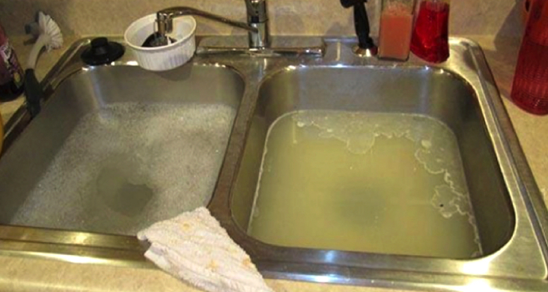 Quel est le meilleur produit pour déboucher les tuyaux ? 1 Quel est le meilleur produit pour déboucher les tuyaux ? astuce debloquer tuyau cuisine Quel est le meilleur produit pour déboucher les tuyaux ?