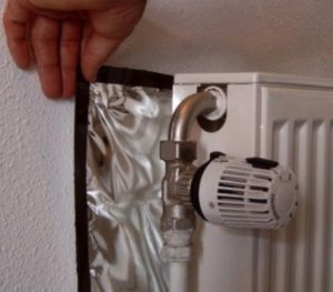 Pourquoi mettre de l'aluminium derrière le radiateur ? 3 Pourquoi mettre de l'aluminium derrière le radiateur ? astuce radiateur aluminium Pourquoi mettre de l'aluminium derrière le radiateur ?