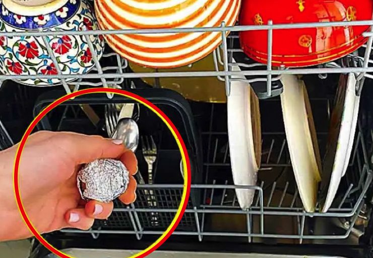 boule alu lave vaiselle astuce Pourquoi mettre une boule de papier d'aluminium dans le lave-vaisselle ?