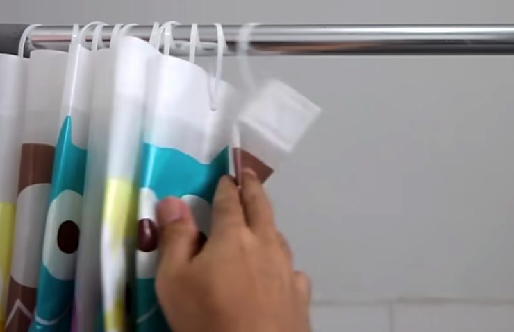 comment laver rideau plastique Comment laver les rideaux de douche en plastique ?