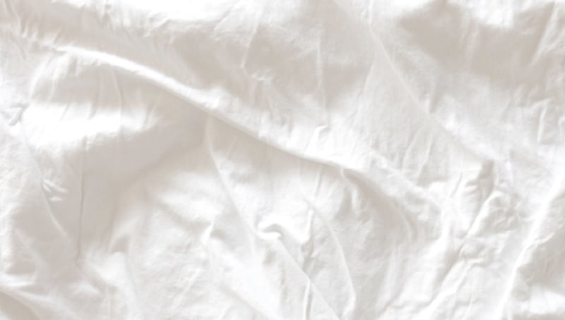 Comment avoir des draps sans plis ? 1 Comment avoir des draps sans plis ? drap lit froisse sans plis astuce Comment avoir des draps sans plis ?