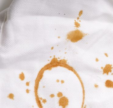 enlever tache cafe vetement Quel produit pour enlever une tache de café ?