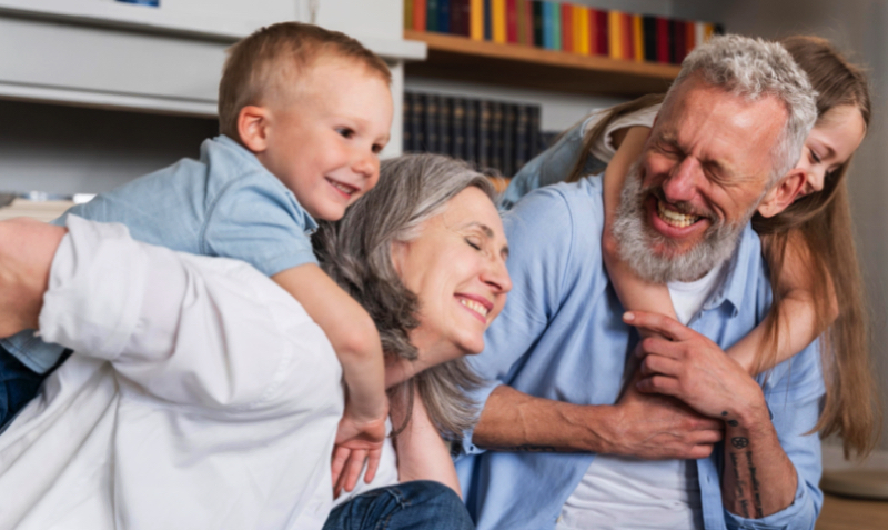 Pourquoi les grands-parents se trompent-ils souvent sur le prénom de leurs petits-enfants ? 1 Pourquoi les grands-parents se trompent-ils souvent sur le prénom de leurs petits-enfants ? grand parent petit enfant Pourquoi les grands-parents se trompent-ils souvent sur le prénom de leurs petits-enfants ?