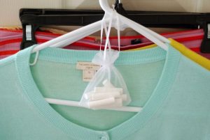 Pourquoi mes vêtements sentent le renfermé ? 3 Pourquoi mes vêtements sentent le renfermé ? humidite vetement craie Pourquoi mes vêtements sentent le renfermé ?