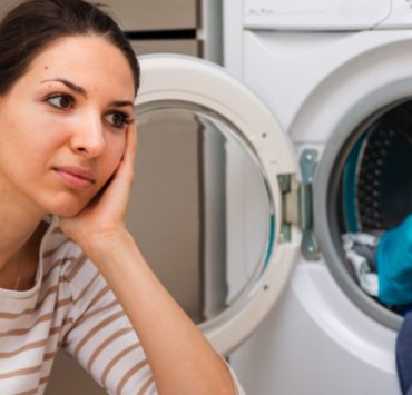 linge humide machine a laver Combien de temps peut-on laisser ses vêtements mouillés dans la machine à laver ?