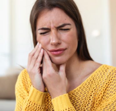 Comment calmer un mal de dent à la maison ? 6 remèdes naturels à connaître 2 Comment calmer un mal de dent à la maison ? 6 remèdes naturels à connaître mal de dent calmer astuce Comment calmer un mal de dent à la maison ? 6 remèdes naturels à connaître