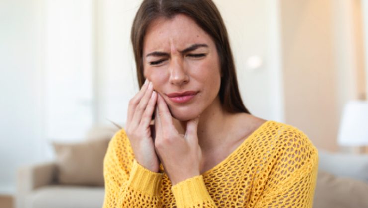 Comment calmer un mal de dent à la maison ? 6 remèdes naturels à connaître