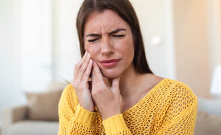 mal de dent calmer astuce Comment calmer un mal de dent à la maison ? 6 remèdes naturels à connaître