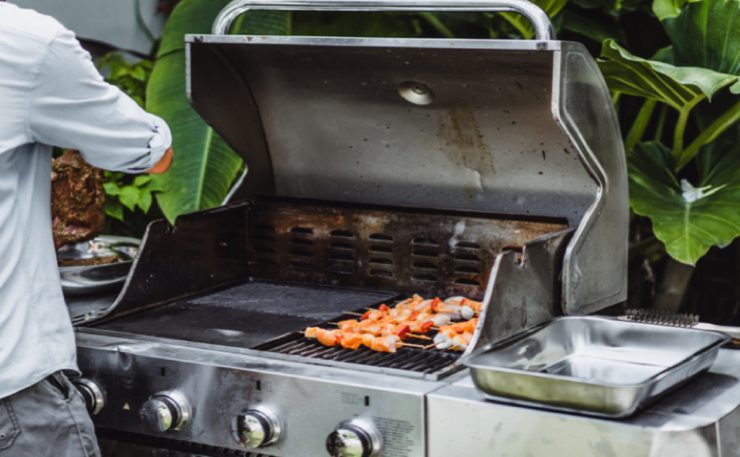 nettoyer barbecue tres sale Comment nettoyer l'intérieur d'un barbecue ?