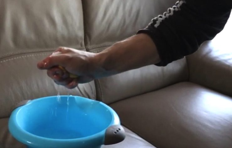 nettoyer canape cuir Quel produit utiliser pour nettoyer le canapé cuir ?