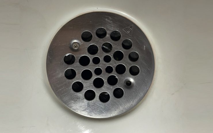 nettoyer drain douche debloque Comment déboucher le drain de la douche ?