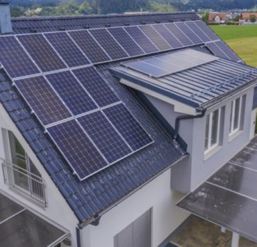 Est-ce que ça vaut le coup de mettre des panneaux solaires ? 3 Est-ce que ça vaut le coup de mettre des panneaux solaires ? panneaux solaires maison Est-ce que ça vaut le coup de mettre des panneaux solaires ?