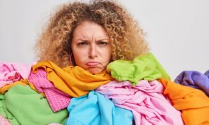 Pourquoi mes vêtements sentent le renfermé ? 2 Pourquoi mes vêtements sentent le renfermé ? pourquoi vetment sentent mauvais Pourquoi mes vêtements sentent le renfermé ?