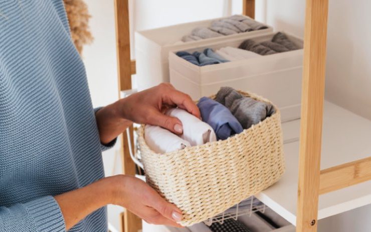 ranger linge dans maison armoire Comment ranger son linge quand on a pas d'armoire ?