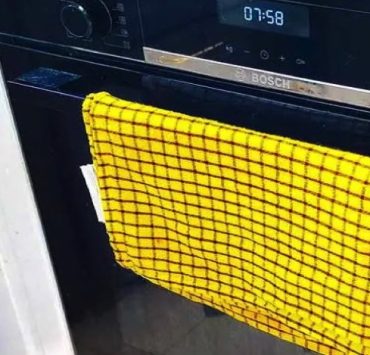 Pourquoi il ne faut pas mettre de torchon sur la porte du four ? 2 Pourquoi il ne faut pas mettre de torchon sur la porte du four ? torchon porte four Pourquoi il ne faut pas mettre de torchon sur la porte du four ?