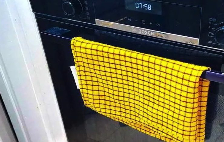 torchon porte four Pourquoi il ne faut pas mettre de torchon sur la porte du four ?