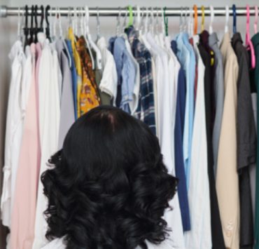 vetement sent mauvais armoire Pourquoi les vêtements sentent mauvais dans mon armoire ?