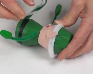 Voici comment fabriquer un lutin de Noël avec des cartons d'oeufs 15 Voici comment fabriquer un lutin de Noël avec des cartons d'oeufs 23 Voici comment fabriquer un lutin de Noël avec des cartons d'oeufs