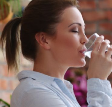 boire de l eau le matin Est-il dangereux de boire de l'eau rapidement le matin?