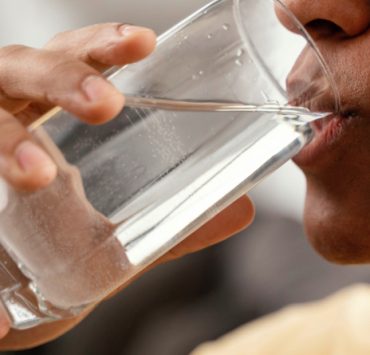 Est-il possible de boire trop d'eau ? 2 Est-il possible de boire trop d'eau ? boire trop eau Est-il possible de boire trop d'eau ?