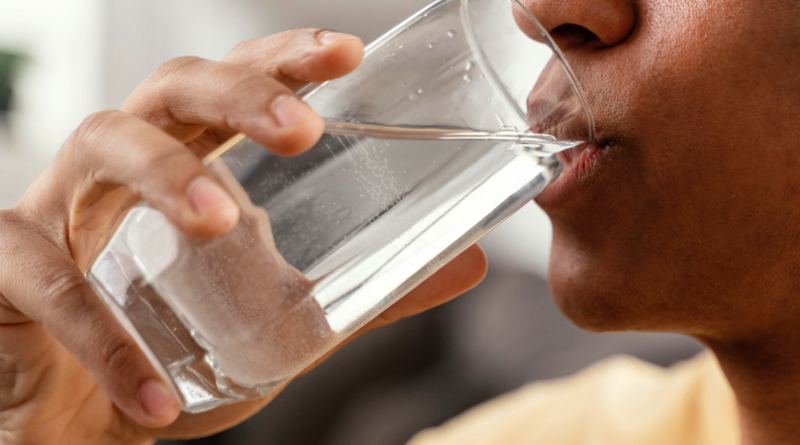 Est-il possible de boire trop d'eau ? 1 Est-il possible de boire trop d'eau ? boire trop eau Est-il possible de boire trop d'eau ?