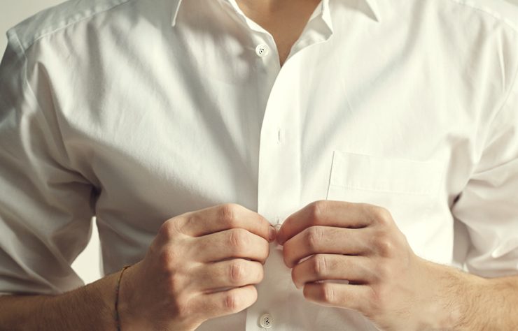 bouton bas de chemise Pourquoi il y a toujours des boutons en bas des chemises ?