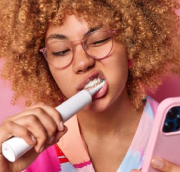 Est-ce bon de se brosser les dents avec une brosse électrique ? 6 Est-ce bon de se brosser les dents avec une brosse électrique ? brosse electrique Est-ce bon de se brosser les dents avec une brosse électrique ?