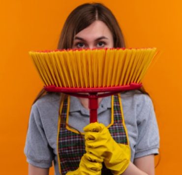 comment nettoyer brosse balai Comment nettoyer efficacement la brosse d'un balai ?